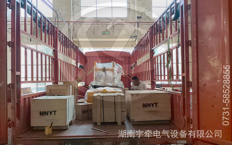 2.5噸蓄電池電機(jī)車出口海外 4.jpg