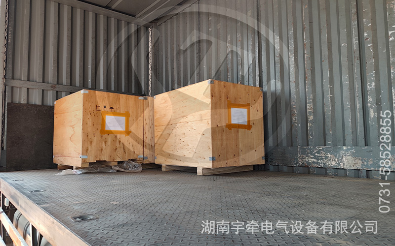 礦用湘潭電機(jī)車配件出口海外 2.jpg